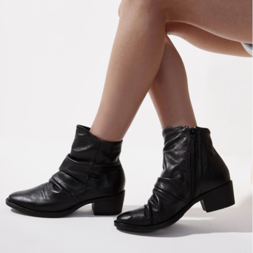 Women’s Leather Wrinkled Ankle Boots, Black, Corello Brazil